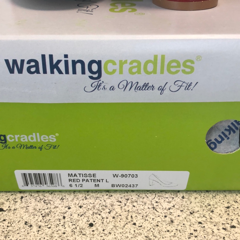 Walking Cradle Red Patent Leather pumps - Picture 2 of 3